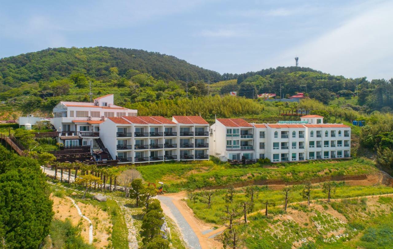 Windy Hill Resort Geoje Bagian luar foto