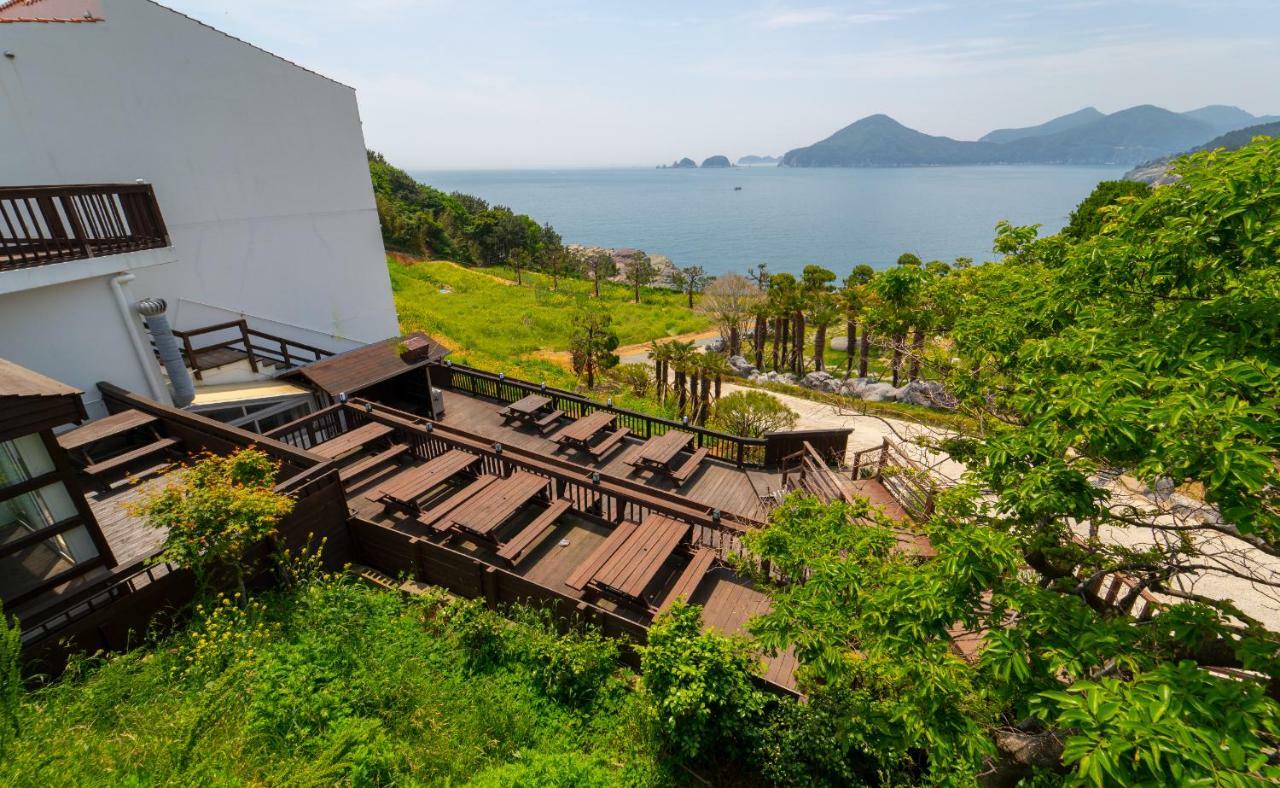 Windy Hill Resort Geoje Bagian luar foto