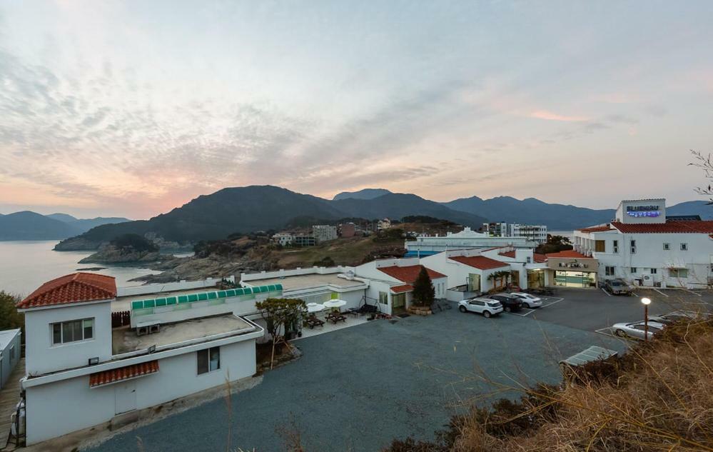 Windy Hill Resort Geoje Bagian luar foto