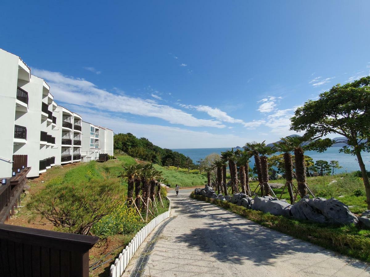 Windy Hill Resort Geoje Bagian luar foto